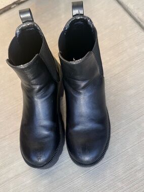 AEROSOLES Kids Black Leather Chelsea Boots